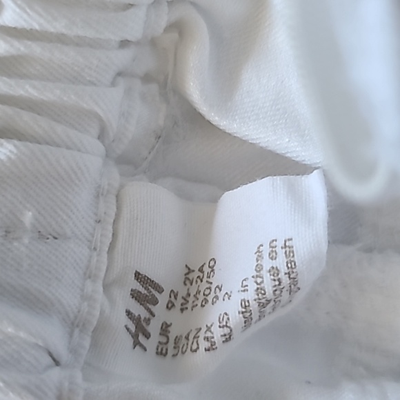 10 for $25 - H&M Girls 18-24m White Jean Shorts - Picture 2 of 2